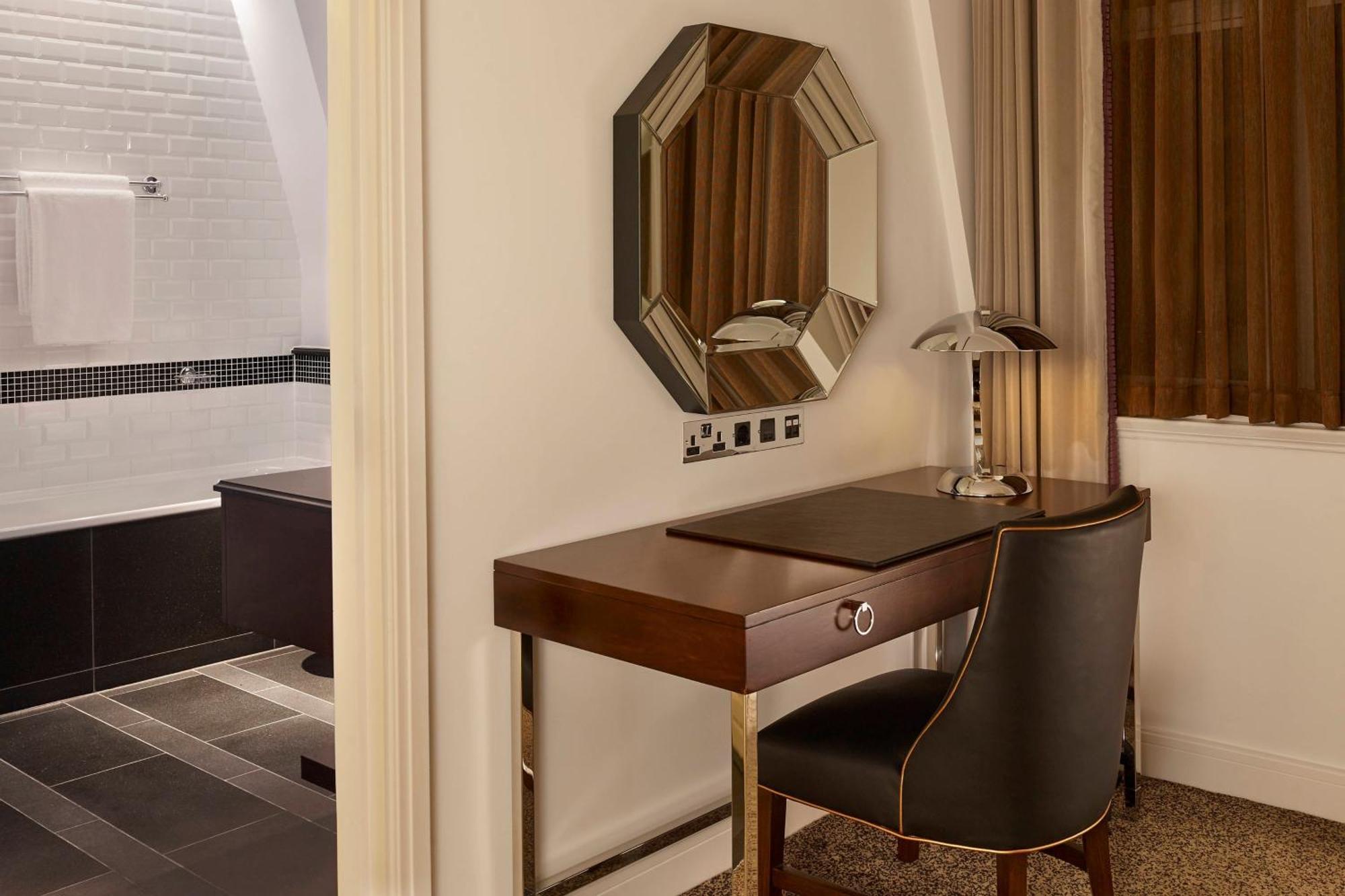 Suíte de 1 Quarto com Cama King-size e Vista do Parque - Acesso ao Club Lounge