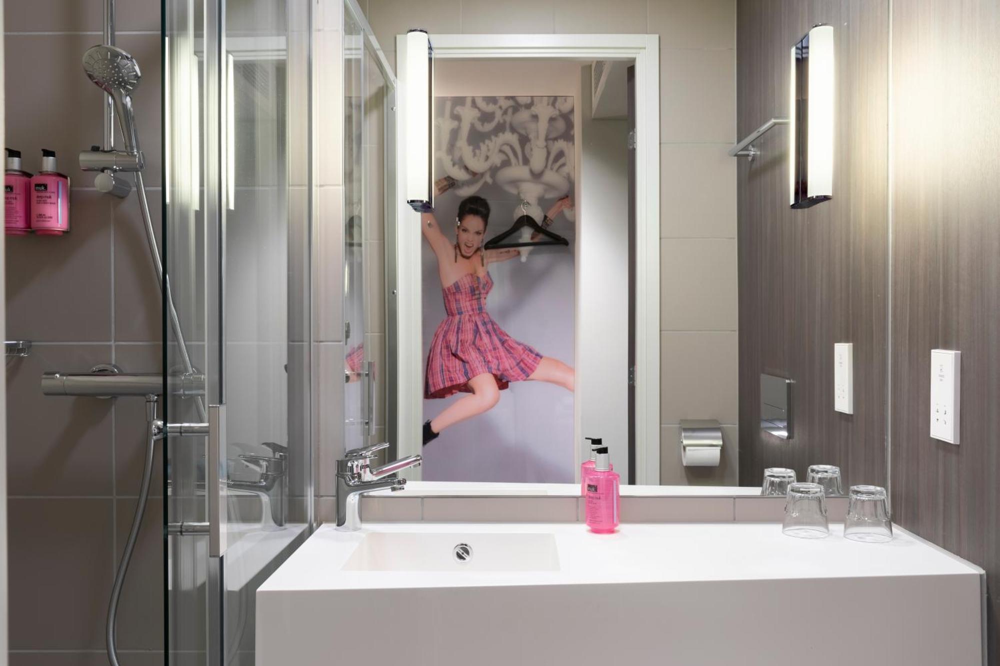 Moxy Twin Room,1529686600:JPEG