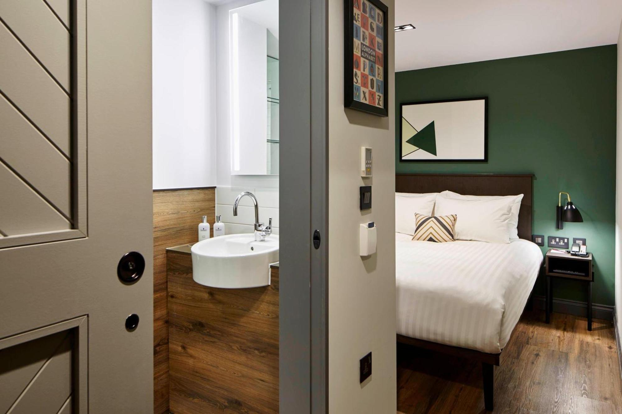 One-Bedroom Suite Double Bed,1553654191:JPEG