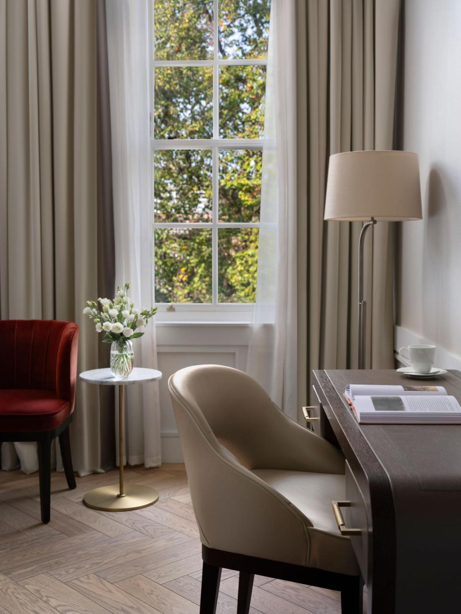 Grand Deluxe King Room Square View