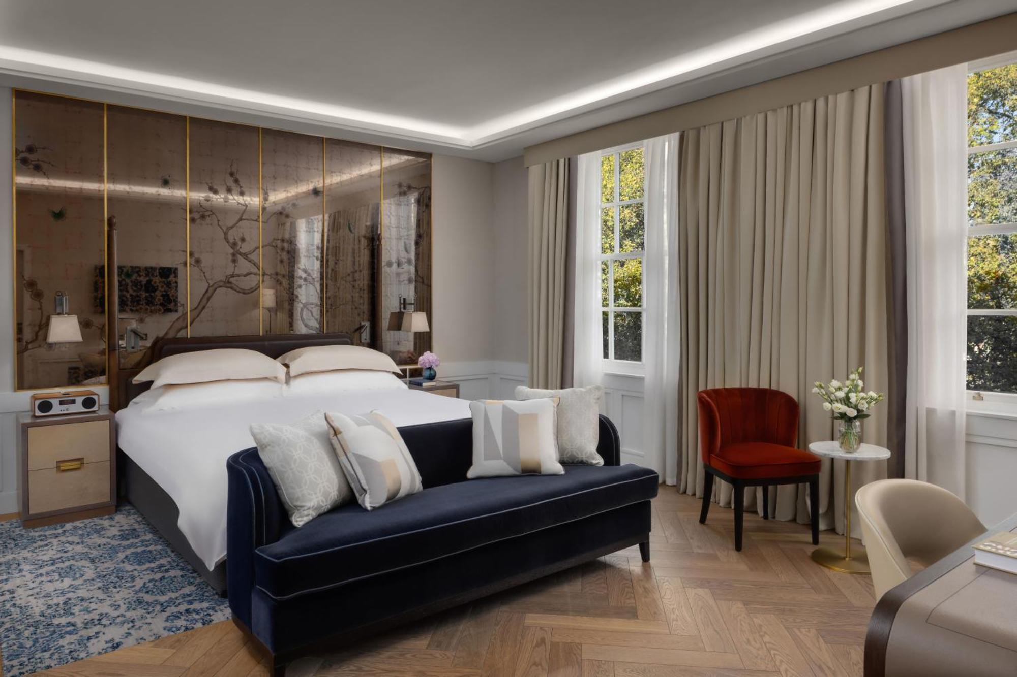 Grand Deluxe King Room Square View
