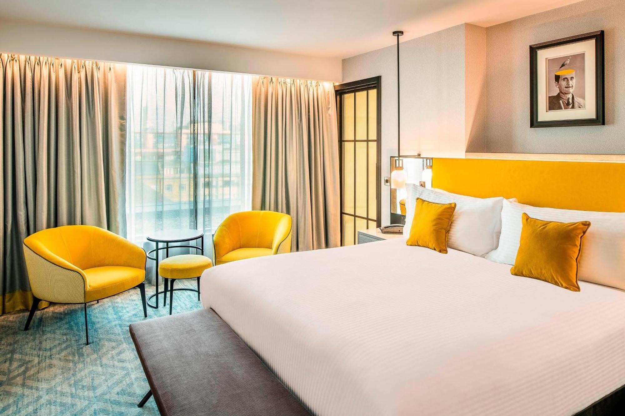 Executive guest room king bed,1643201873:JPEG