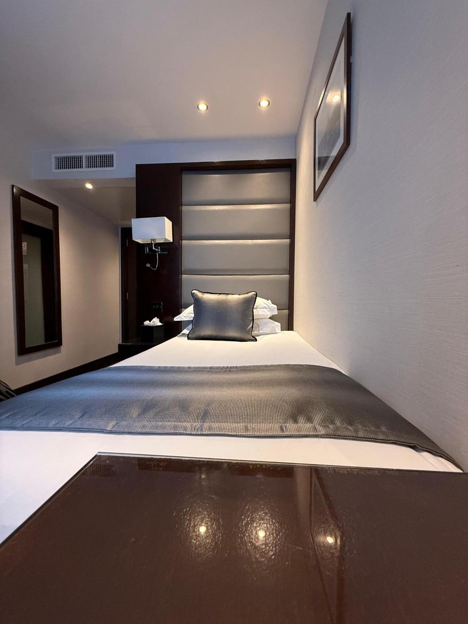 Deluxe Single Room,1215437584:JPEG