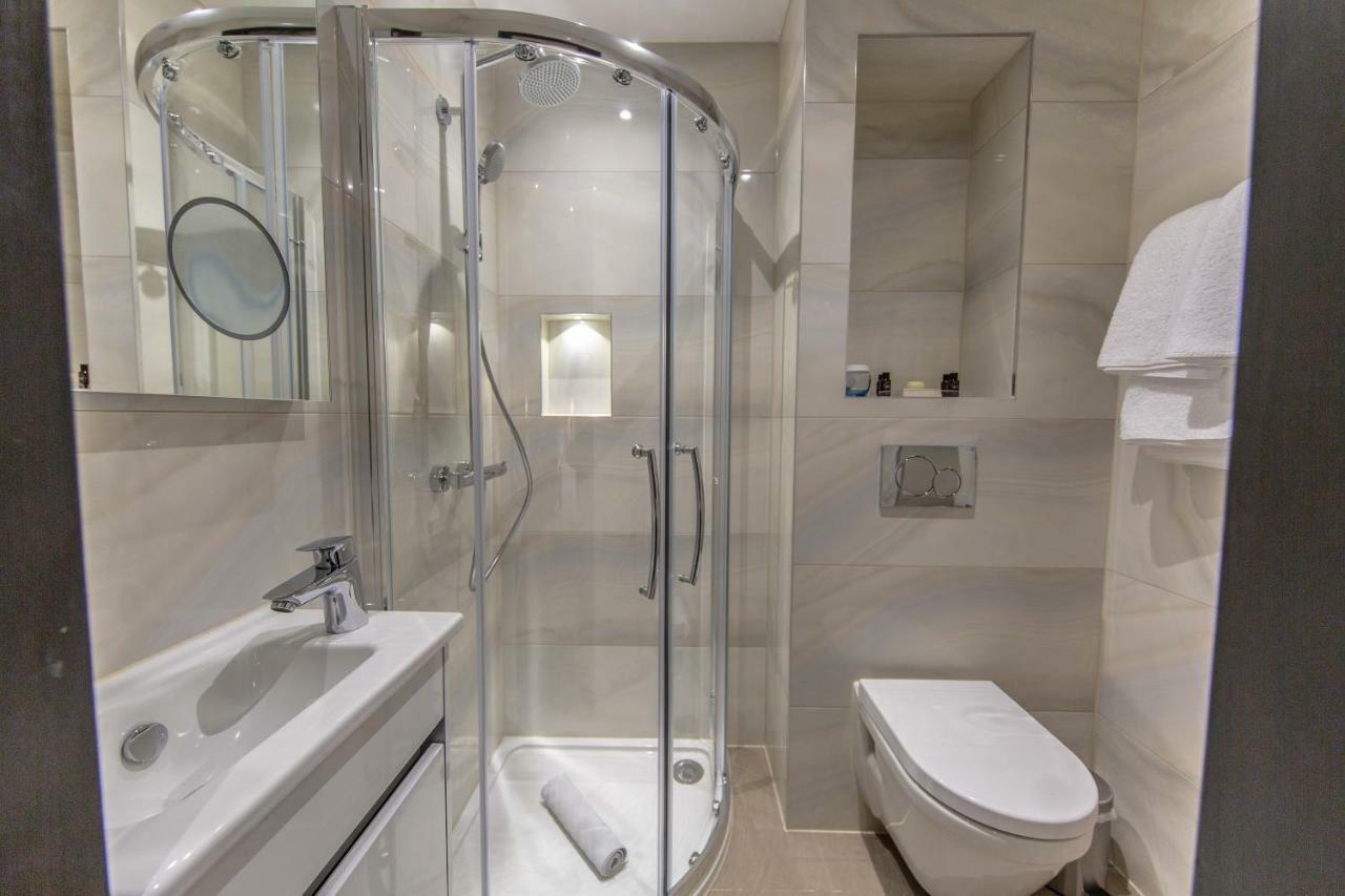 Quadruple Room Bathroom